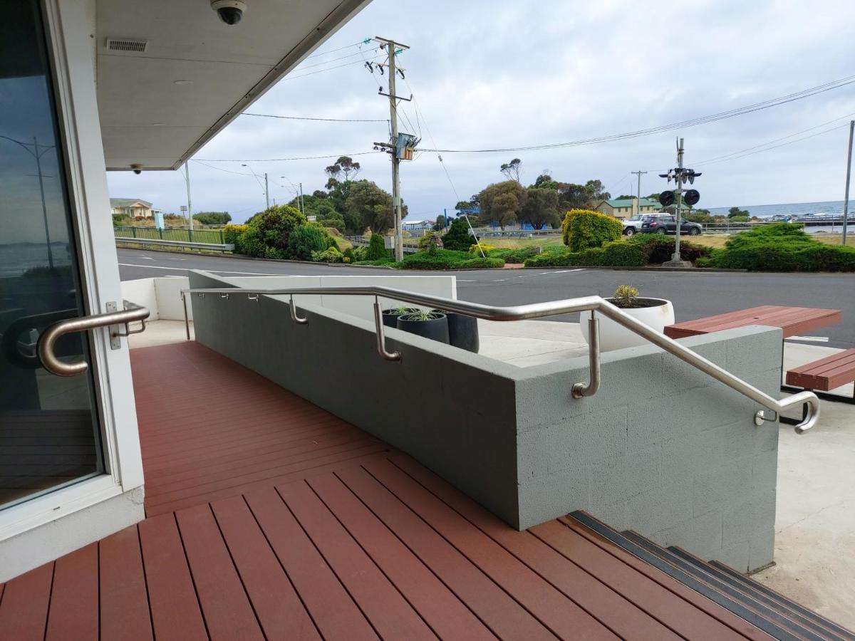 Empty Nest Apartment Penguin Exterior photo